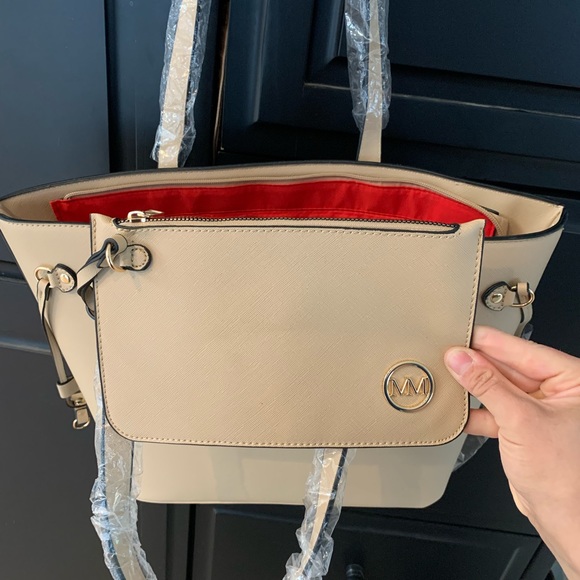 Monroe tote with clutch and shoulder bag. - Picture 2 of 5